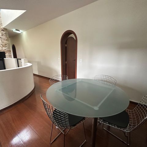 Casa à venda com 700m², 4 quartos e 4 vagasEscritório