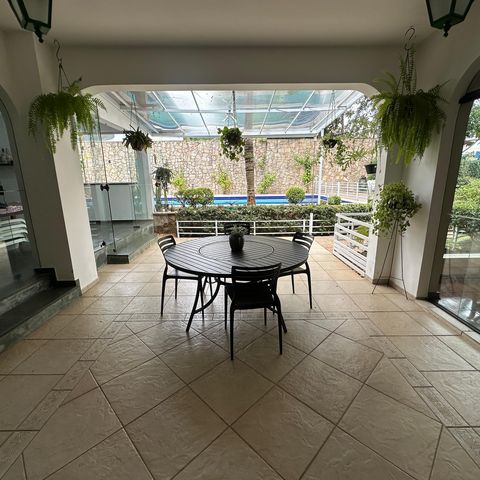 Casa à venda com 700m², 4 quartos e 4 vagasVaranda