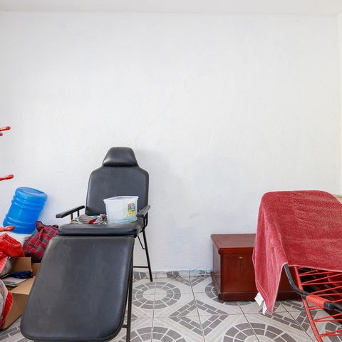 Casa à venda com 140m², 1 quarto e 1 vaga Casa à venda com 140m², 1 quarto e 1 vagaSala