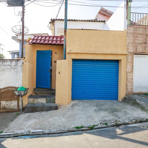 Casa à venda com 140m², 1 quarto e 1 vaga Casa à venda com 140m², 1 quarto e 1 vagaFachada
