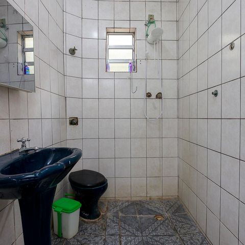 Casa à venda com 140m², 1 quarto e 1 vaga Casa à venda com 140m², 1 quarto e 1 vagaBanheiro