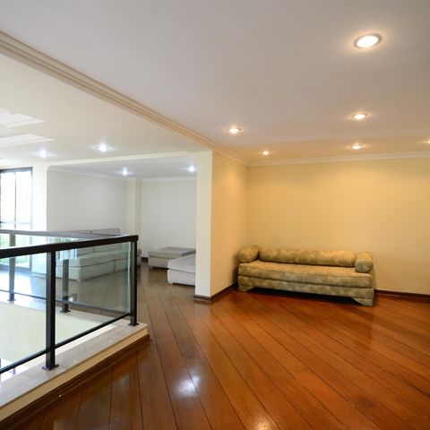 Apartamento à venda com 350m², 4 quartos e 4 vagasÁrea comum - Salão de festas
