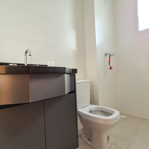 Apartamento à venda com 54m², 2 quartos e 1 vaga Apartamento à venda com 54m², 2 quartos e 1 vagaBanheiro Social