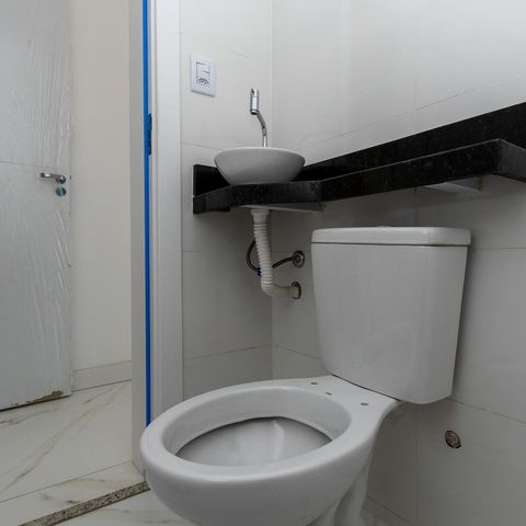 Casa à venda com 90m², 2 quartos e 2 vagasBanheiro da Suite