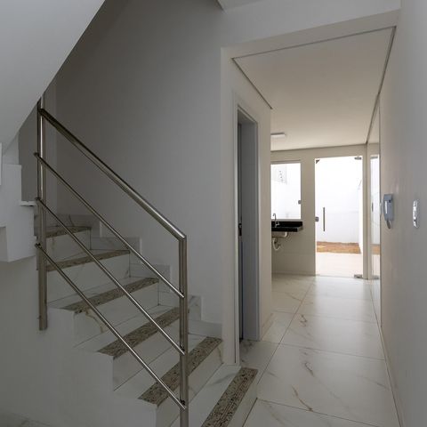 Casa à venda com 90m², 2 quartos e 2 vagasSala