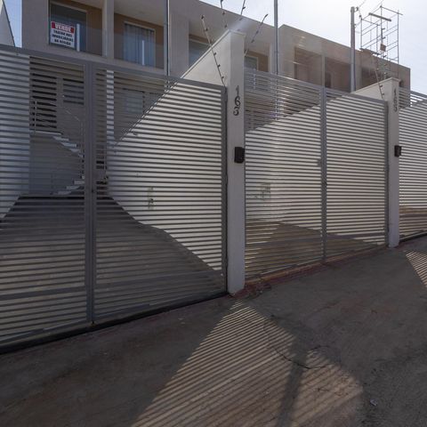 Casa à venda com 90m², 2 quartos e 2 vagasFachada