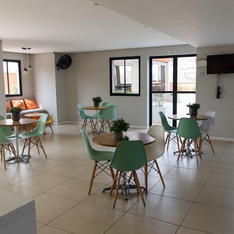 Apartamento à venda com 32m², 1 quarto e 1 vaga Apartamento à venda com 32m², 1 quarto e 1 vagaÁrea comum - Salão de festas