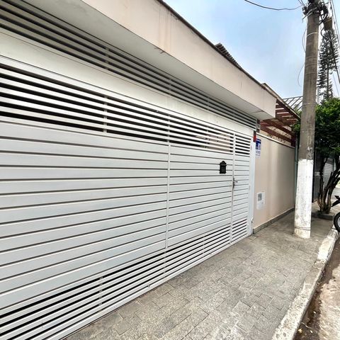 Casa à venda com 140m², 4 quartos e 1 vaga Casa à venda com 140m², 4 quartos e 1 vagaFachada