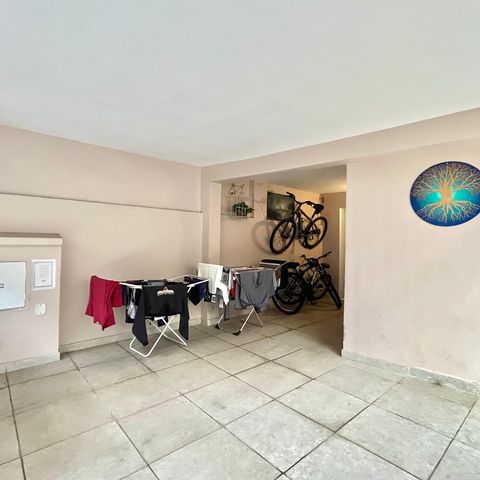Casa à venda com 140m², 4 quartos e 1 vaga Casa à venda com 140m², 4 quartos e 1 vagaGaragem