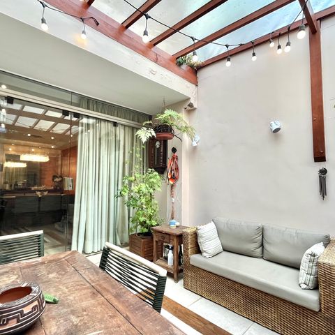 Casa à venda com 140m², 4 quartos e 1 vaga Casa à venda com 140m², 4 quartos e 1 vagaÁrea externa