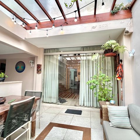 Casa à venda com 140m², 4 quartos e 1 vaga Casa à venda com 140m², 4 quartos e 1 vagaÁrea externa