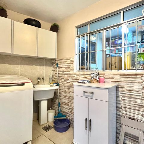 Casa à venda com 140m², 4 quartos e 1 vaga Casa à venda com 140m², 4 quartos e 1 vagaÁrea de Serviço