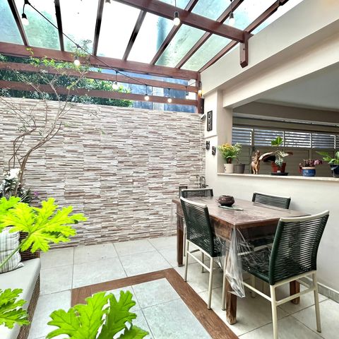 Casa à venda com 140m², 4 quartos e 1 vaga Casa à venda com 140m², 4 quartos e 1 vagaÁrea externa