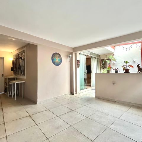 Casa à venda com 140m², 4 quartos e 1 vaga Casa à venda com 140m², 4 quartos e 1 vagaGaragem