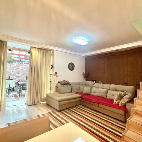 Casa à venda com 140m², 4 quartos e 1 vaga Casa à venda com 140m², 4 quartos e 1 vagaSala