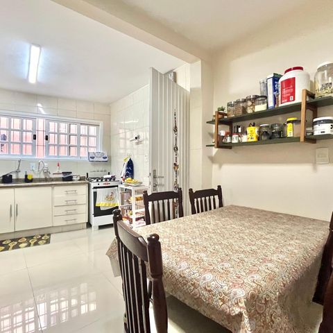 Casa à venda com 140m², 4 quartos e 1 vaga Casa à venda com 140m², 4 quartos e 1 vagaCozinha