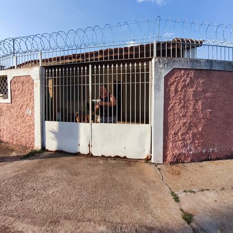 Casa à venda com 150m², 4 quartos e 3 vagas Casa à venda com 150m², 4 quartos e 3 vagasFachada
