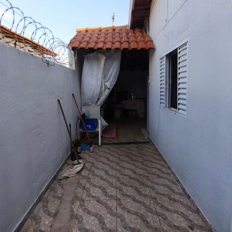 Casa à venda com 150m², 4 quartos e 3 vagas Casa à venda com 150m², 4 quartos e 3 vagasCorredor - Quintal