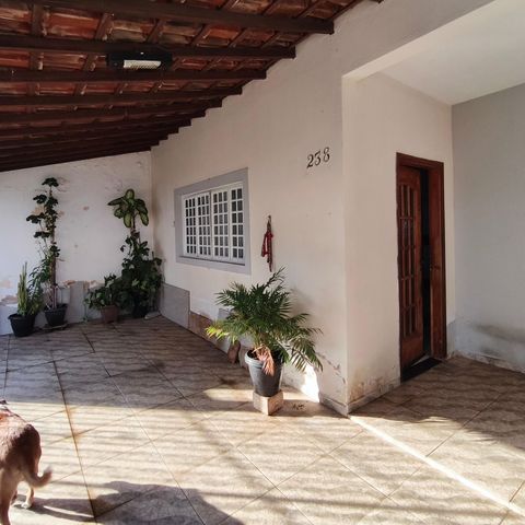 Casa à venda com 150m², 4 quartos e 3 vagas Casa à venda com 150m², 4 quartos e 3 vagasQuintal - Garagem