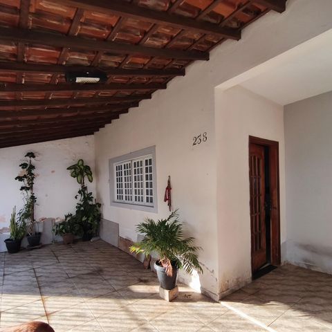 Casa à venda com 150m², 4 quartos e 3 vagas Casa à venda com 150m², 4 quartos e 3 vagasQuintal - Garagem
