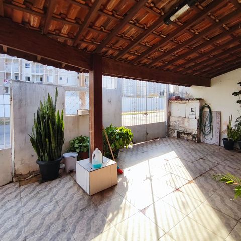 Casa à venda com 150m², 4 quartos e 3 vagas Casa à venda com 150m², 4 quartos e 3 vagasQuintal - Garagem
