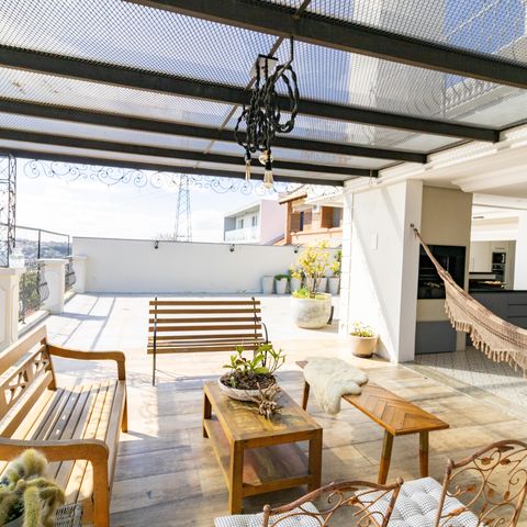 Casa de condomínio à venda com 632m², 4 quartos e 6 vagas Casa de condomínio à venda com 632m², 4 quartos e 6 vagasQuintal