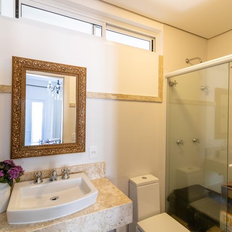 Casa de condomínio à venda com 632m², 4 quartos e 6 vagas Casa de condomínio à venda com 632m², 4 quartos e 6 vagasBanheiro