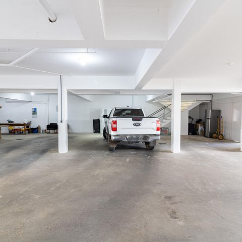 Casa de condomínio à venda com 632m², 4 quartos e 6 vagas Casa de condomínio à venda com 632m², 4 quartos e 6 vagasGaragem