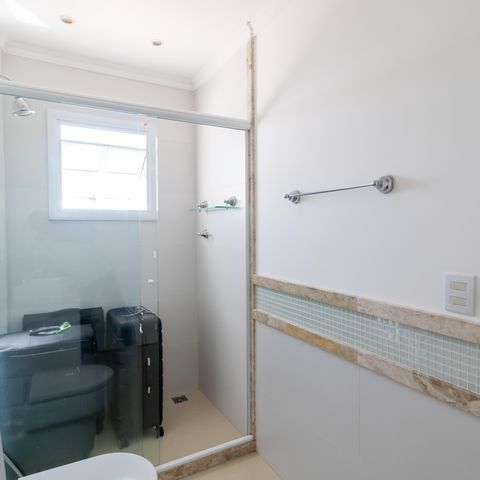 Casa de condomínio à venda com 632m², 4 quartos e 6 vagas Casa de condomínio à venda com 632m², 4 quartos e 6 vagasBanheiro da Suíte 4