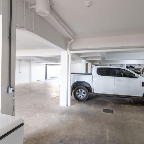 Casa de condomínio à venda com 632m², 4 quartos e 6 vagas Casa de condomínio à venda com 632m², 4 quartos e 6 vagasGaragem