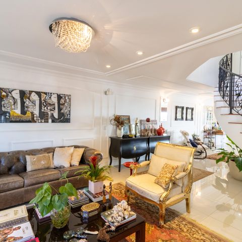 Casa de condomínio à venda com 632m², 4 quartos e 6 vagas Casa de condomínio à venda com 632m², 4 quartos e 6 vagasSala