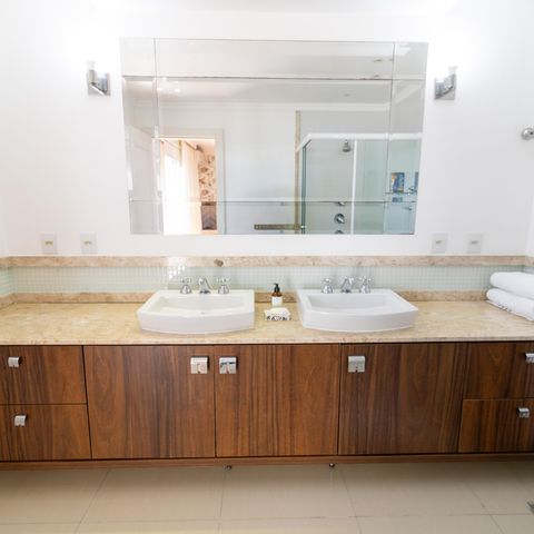 Casa de condomínio à venda com 632m², 4 quartos e 6 vagas Casa de condomínio à venda com 632m², 4 quartos e 6 vagasBanheiro da Suíte 1