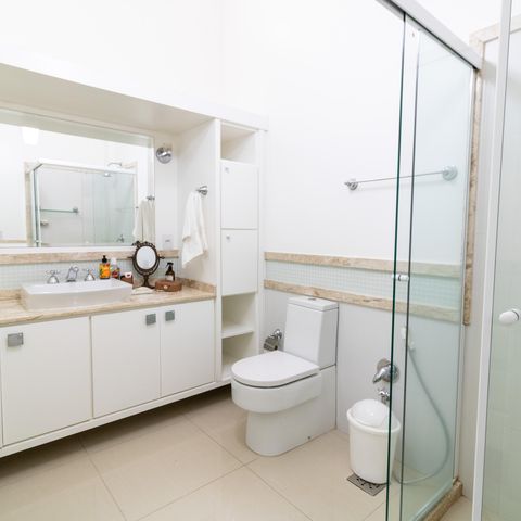 Casa de condomínio à venda com 632m², 4 quartos e 6 vagas Casa de condomínio à venda com 632m², 4 quartos e 6 vagasBanheiro da Suíte 3