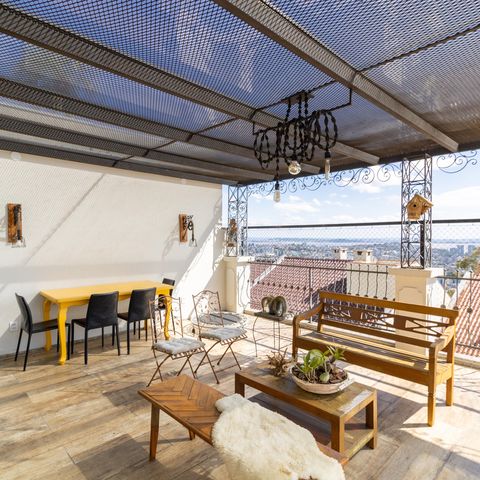 Casa de condomínio à venda com 632m², 4 quartos e 6 vagas Casa de condomínio à venda com 632m², 4 quartos e 6 vagasQuintal