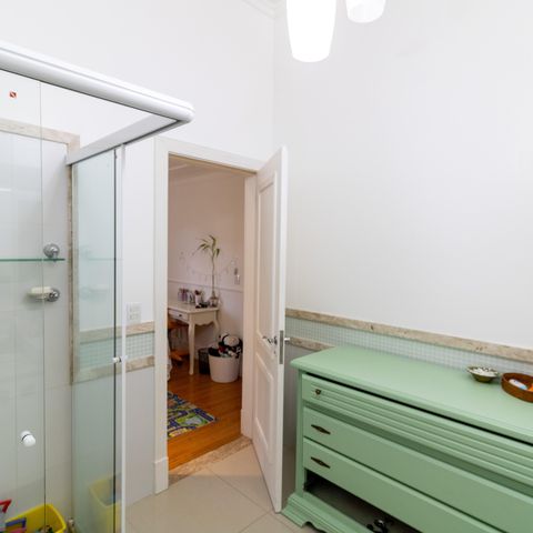 Casa de condomínio à venda com 632m², 4 quartos e 6 vagas Casa de condomínio à venda com 632m², 4 quartos e 6 vagasBanheiro da Suíte 3