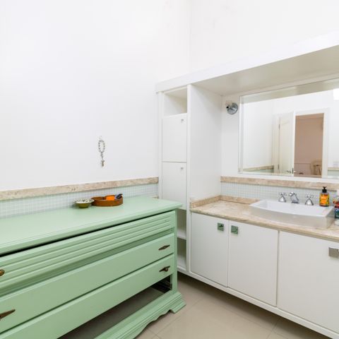 Casa de condomínio à venda com 632m², 4 quartos e 6 vagas Casa de condomínio à venda com 632m², 4 quartos e 6 vagasBanheiro da Suíte 3