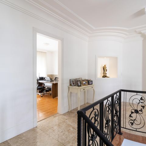 Casa de condomínio à venda com 632m², 4 quartos e 6 vagas Casa de condomínio à venda com 632m², 4 quartos e 6 vagasCorredor