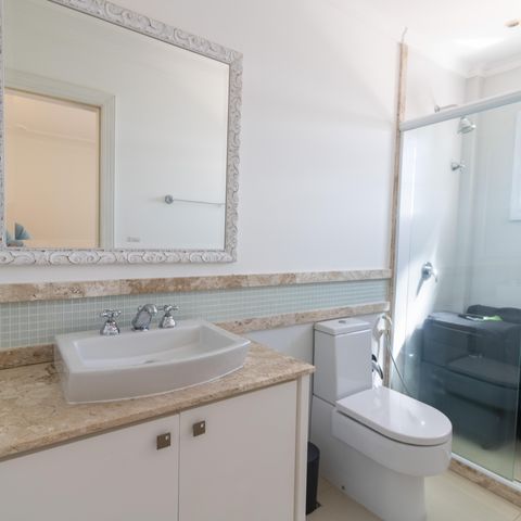 Casa de condomínio à venda com 632m², 4 quartos e 6 vagas Casa de condomínio à venda com 632m², 4 quartos e 6 vagasBanheiro da Suíte 4