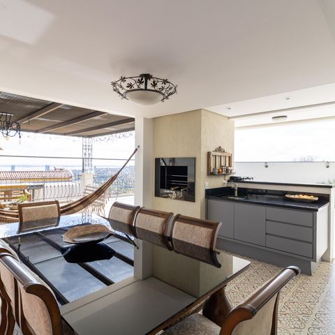 Casa de condomínio à venda com 632m², 4 quartos e 6 vagas Casa de condomínio à venda com 632m², 4 quartos e 6 vagasÁrea gourmet
