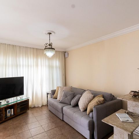 Casa à venda com 260m², 3 quartos e 1 vaga Casa à venda com 260m², 3 quartos e 1 vagaSala