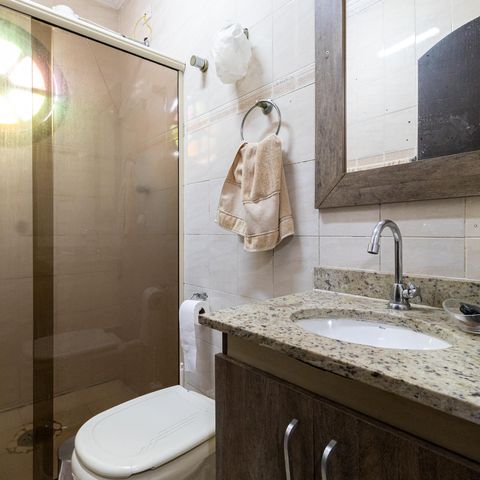 Casa à venda com 260m², 3 quartos e 1 vaga Casa à venda com 260m², 3 quartos e 1 vagaBanheiro