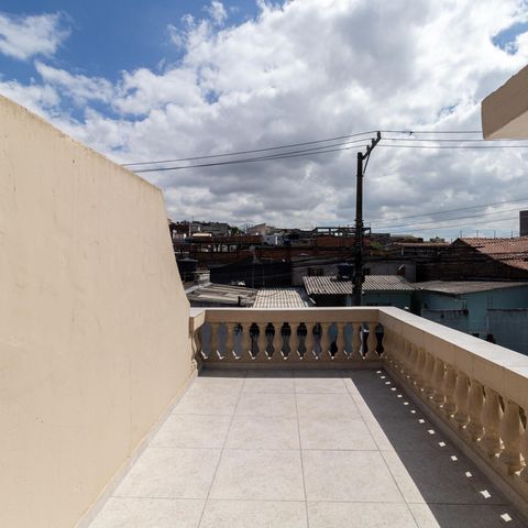 Casa à venda com 260m², 3 quartos e 1 vaga Casa à venda com 260m², 3 quartos e 1 vagaVaranda