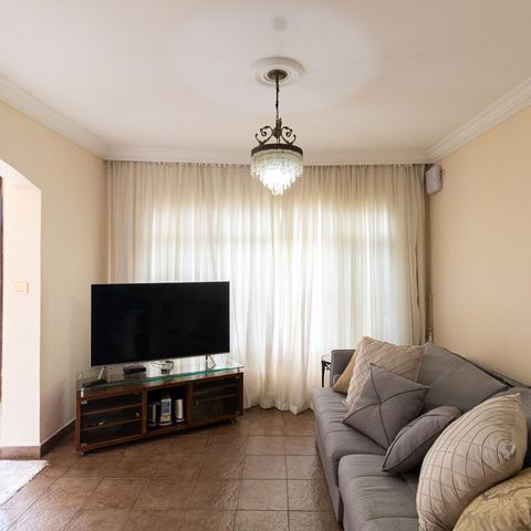 Casa à venda com 260m², 3 quartos e 1 vaga Casa à venda com 260m², 3 quartos e 1 vagaSala