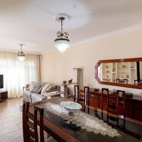 Casa à venda com 260m², 3 quartos e 1 vaga Casa à venda com 260m², 3 quartos e 1 vagaSala
