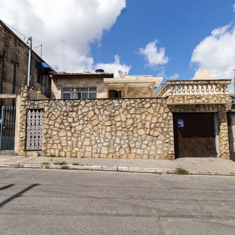 Casa à venda com 260m², 3 quartos e 1 vaga Casa à venda com 260m², 3 quartos e 1 vagaFachada+Placa