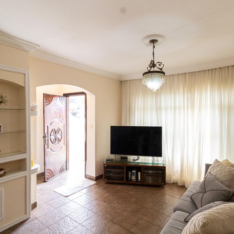 Casa à venda com 260m², 3 quartos e 1 vaga Casa à venda com 260m², 3 quartos e 1 vagaSala