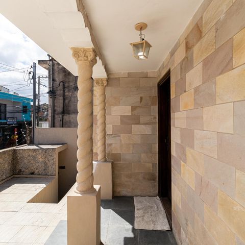 Casa à venda com 260m², 3 quartos e 1 vaga Casa à venda com 260m², 3 quartos e 1 vagaVaranda