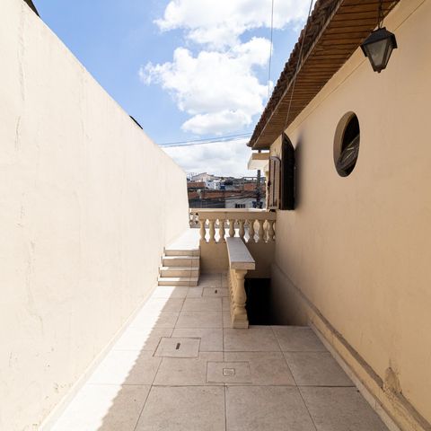 Casa à venda com 260m², 3 quartos e 1 vaga Casa à venda com 260m², 3 quartos e 1 vagaVaranda