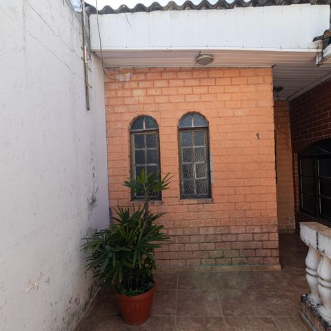 Casa à venda com 260m², 3 quartos e 1 vaga Casa à venda com 260m², 3 quartos e 1 vagaVaranda