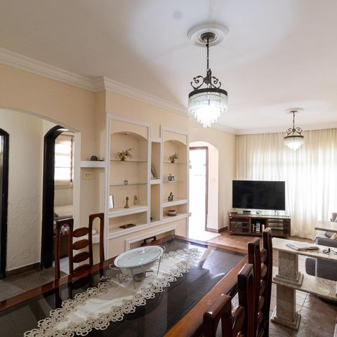 Casa à venda com 260m², 3 quartos e 1 vaga Casa à venda com 260m², 3 quartos e 1 vagaSala